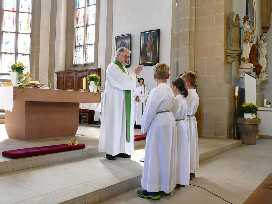 Die neuen Messdiener in St. Crescentius (Foto: Karl-Franz Thiede)